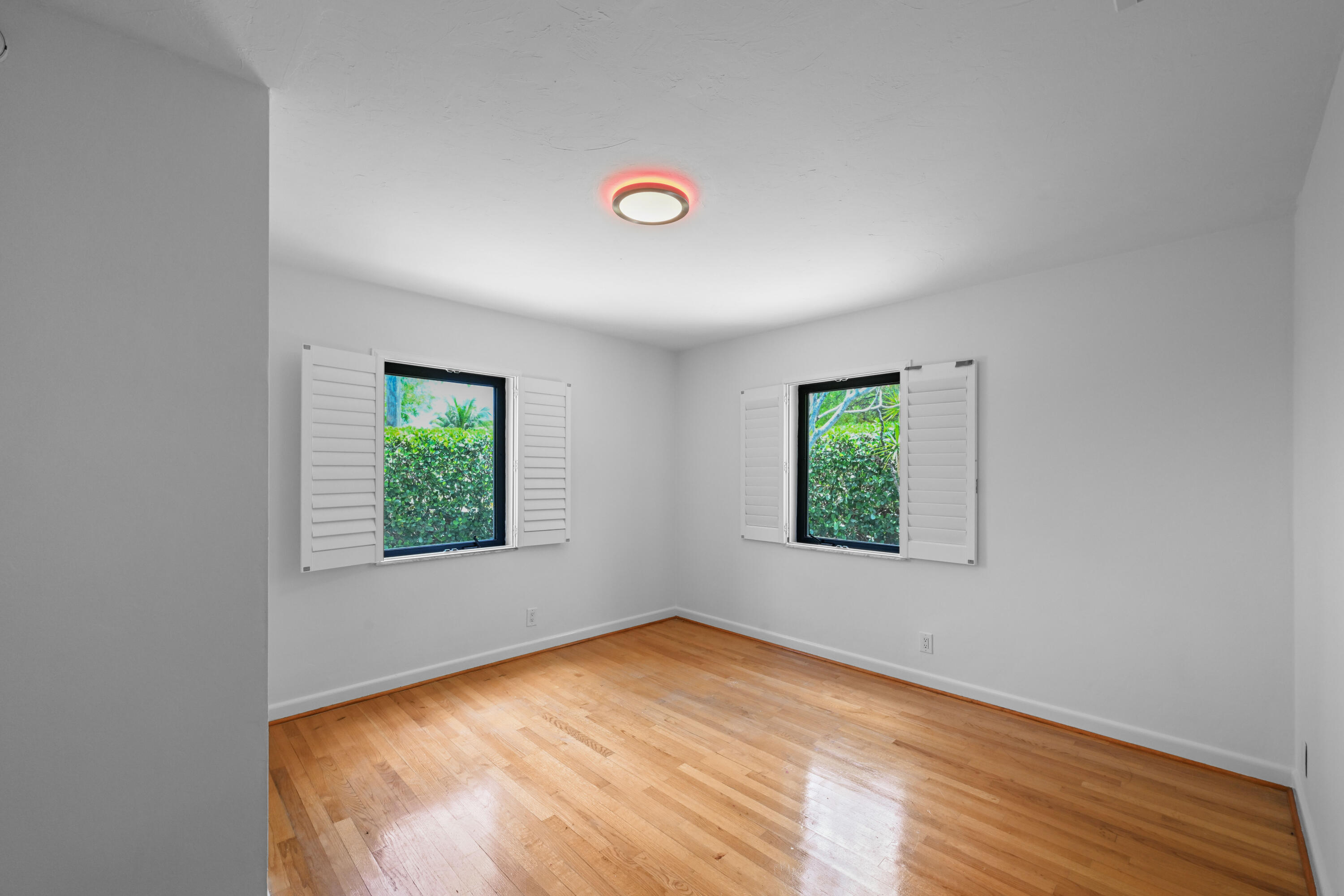 1915 Lake West Palm Beach, FL 33401