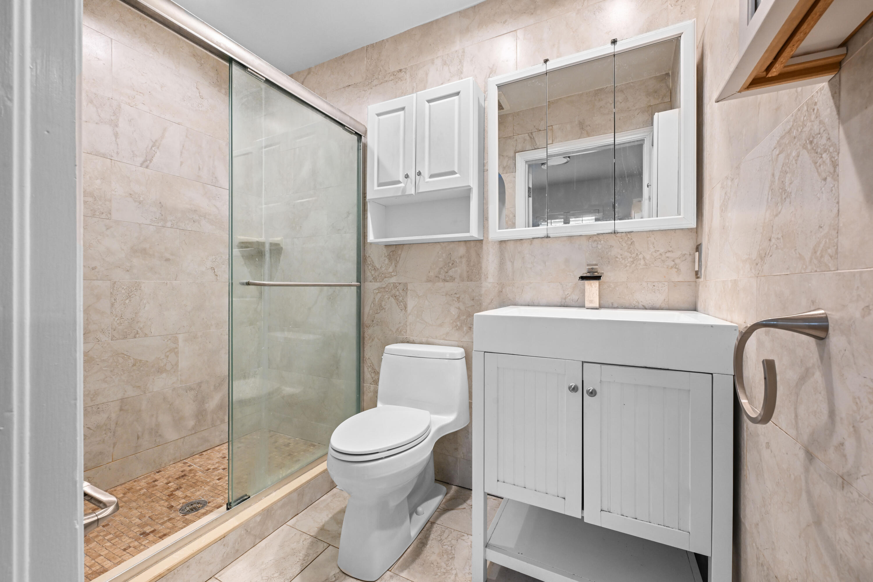 1915 Lake West Palm Beach, FL 33401