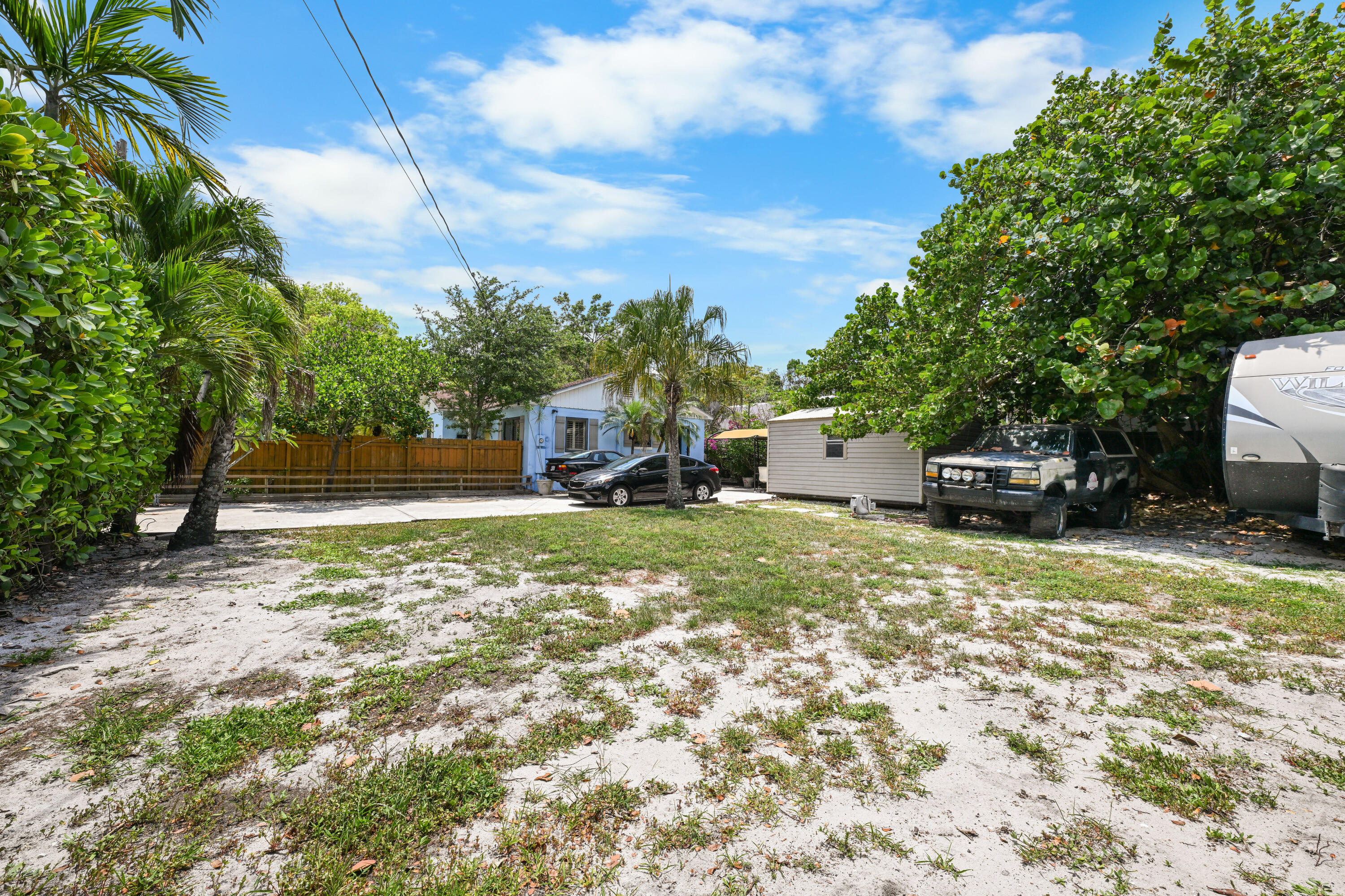 1915 Lake West Palm Beach, FL 33401
