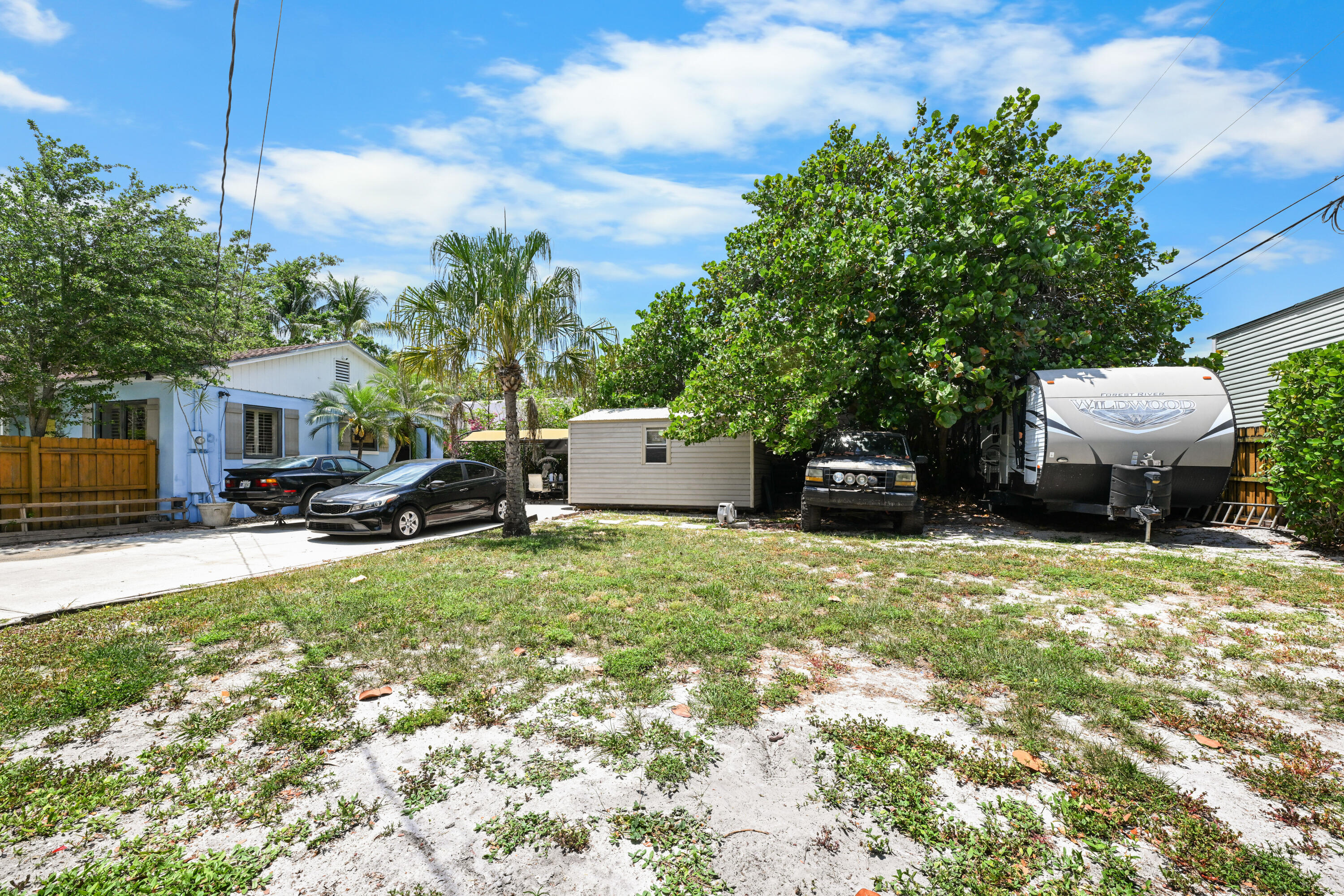 1915 Lake West Palm Beach, FL 33401