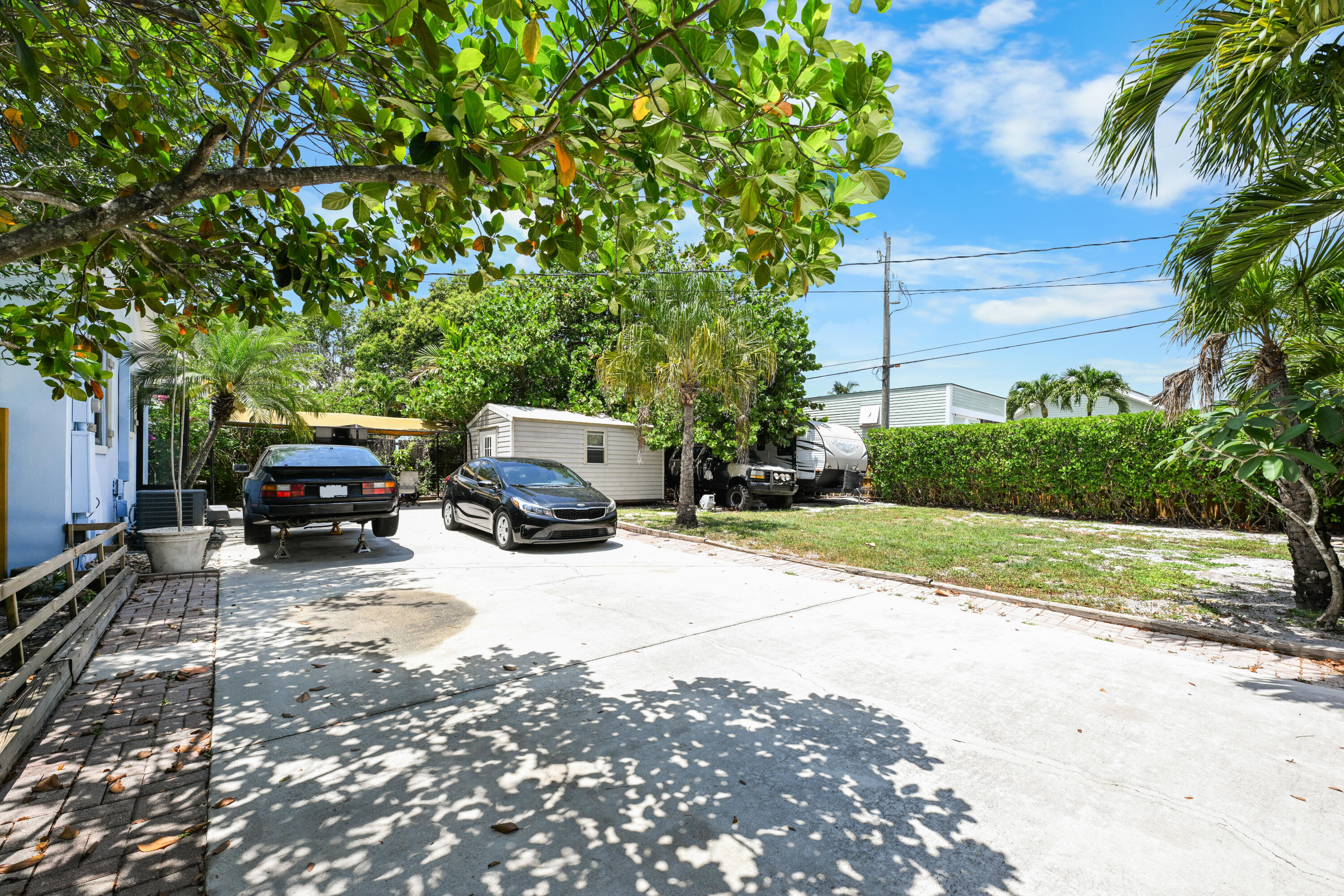 1915 Lake West Palm Beach, FL 33401