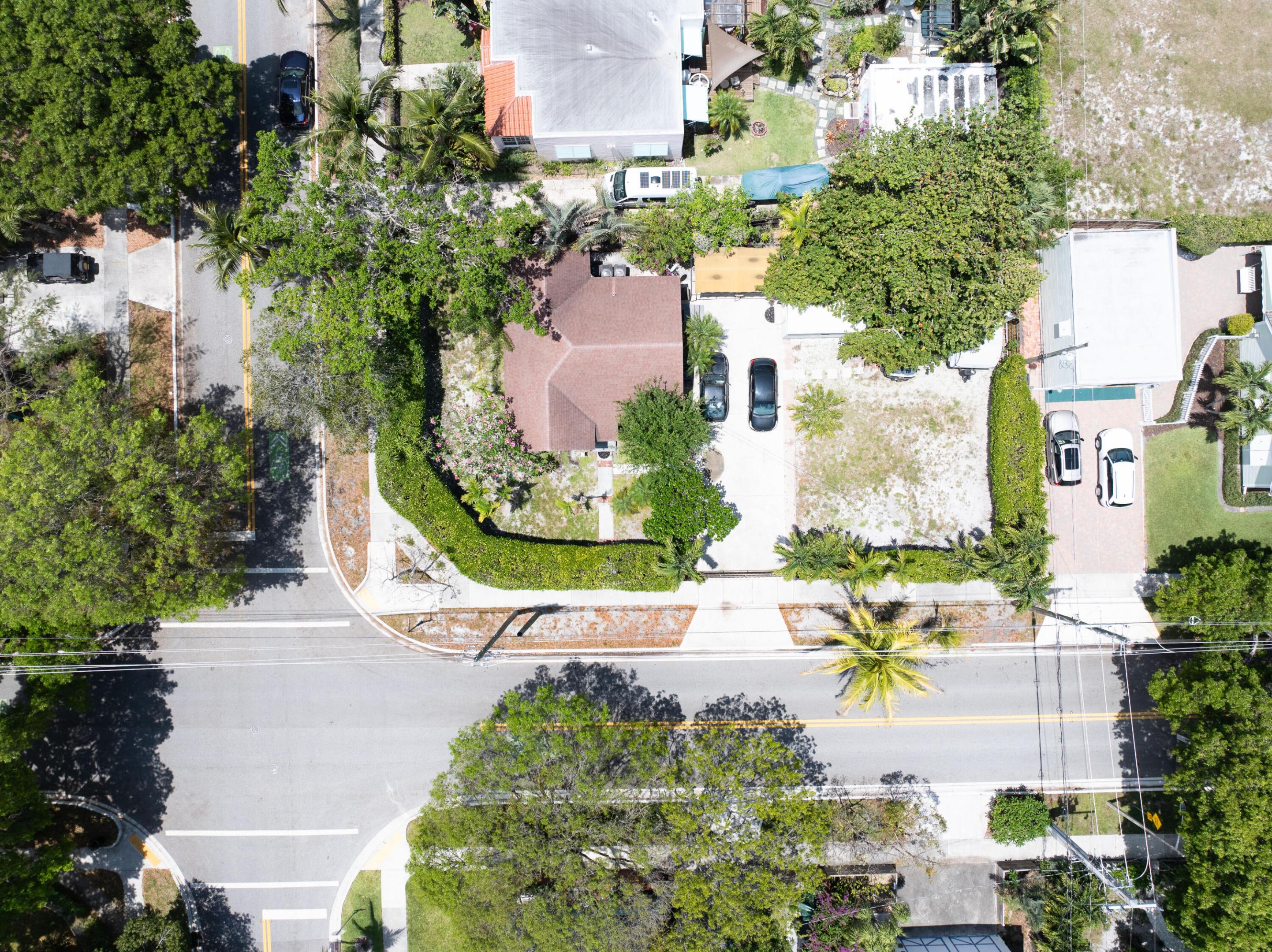 1915 Lake West Palm Beach, FL 33401