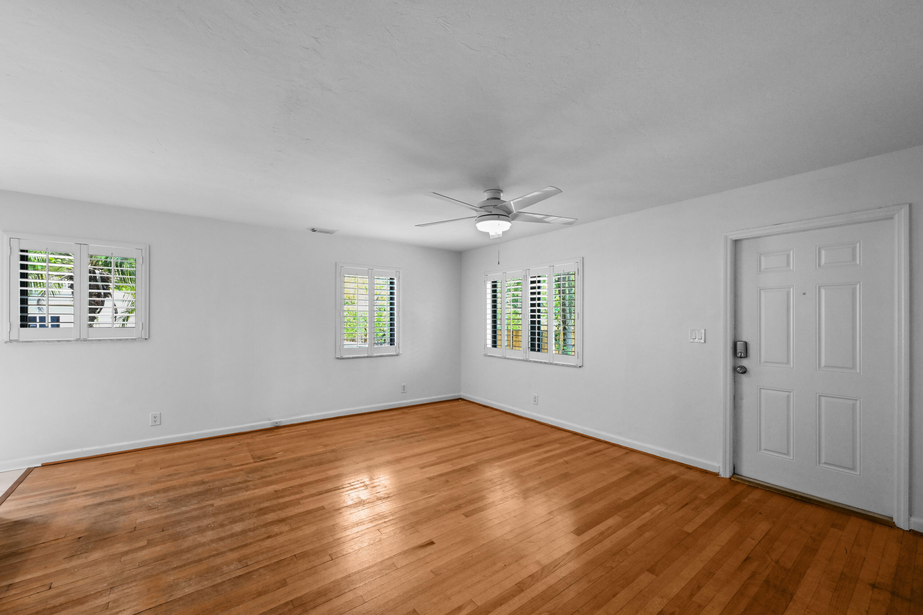 1915 Lake West Palm Beach, FL 33401