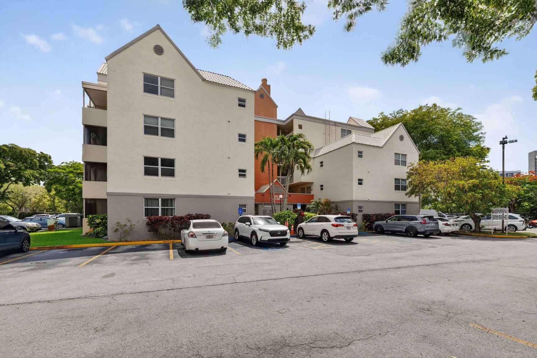 8373 Lake #Apt 307