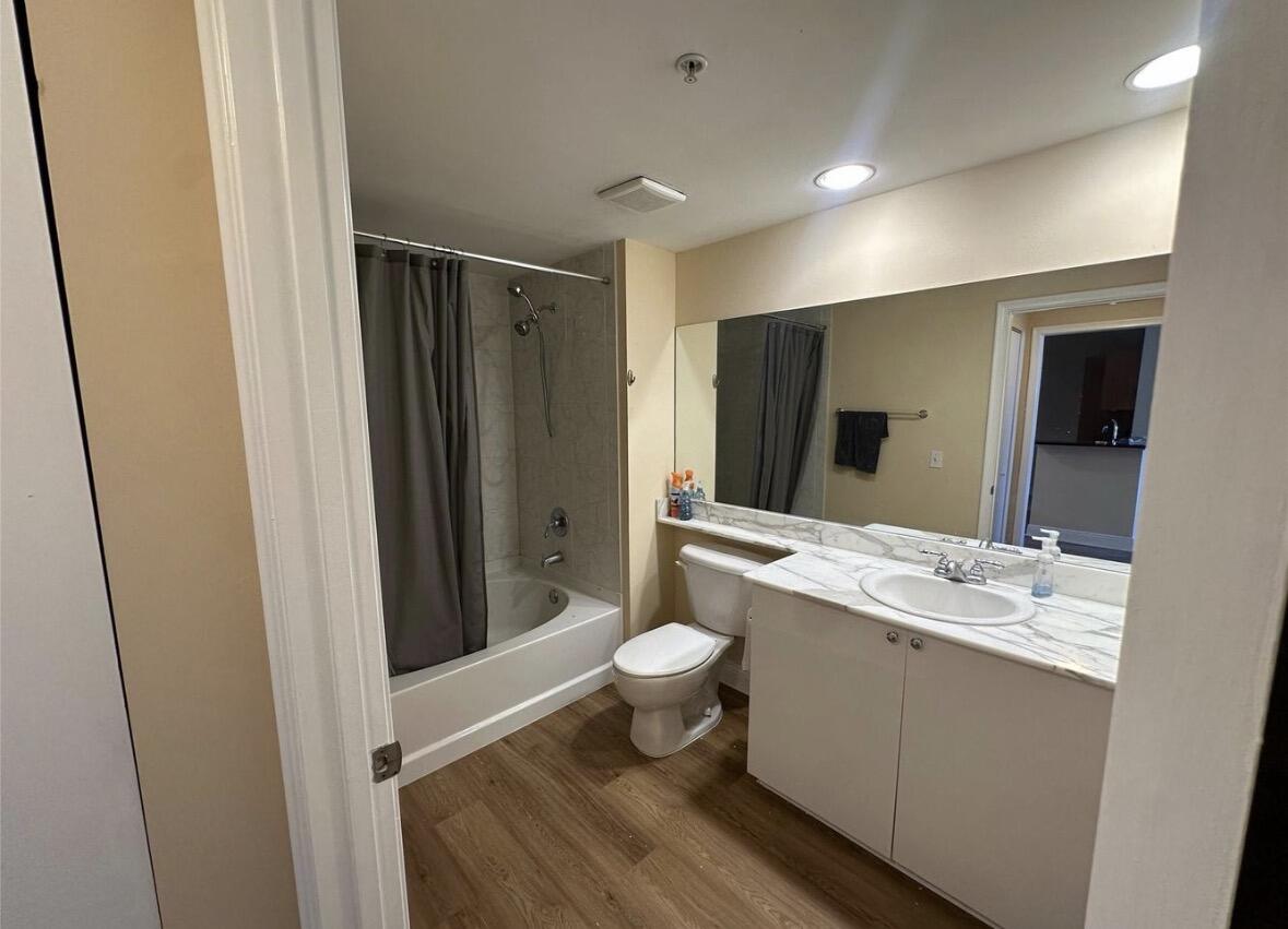 image The Venture at Aventura8
