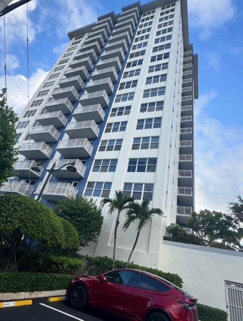 3000 E Sunrise #17F Fort Lauderdale, FL 33304