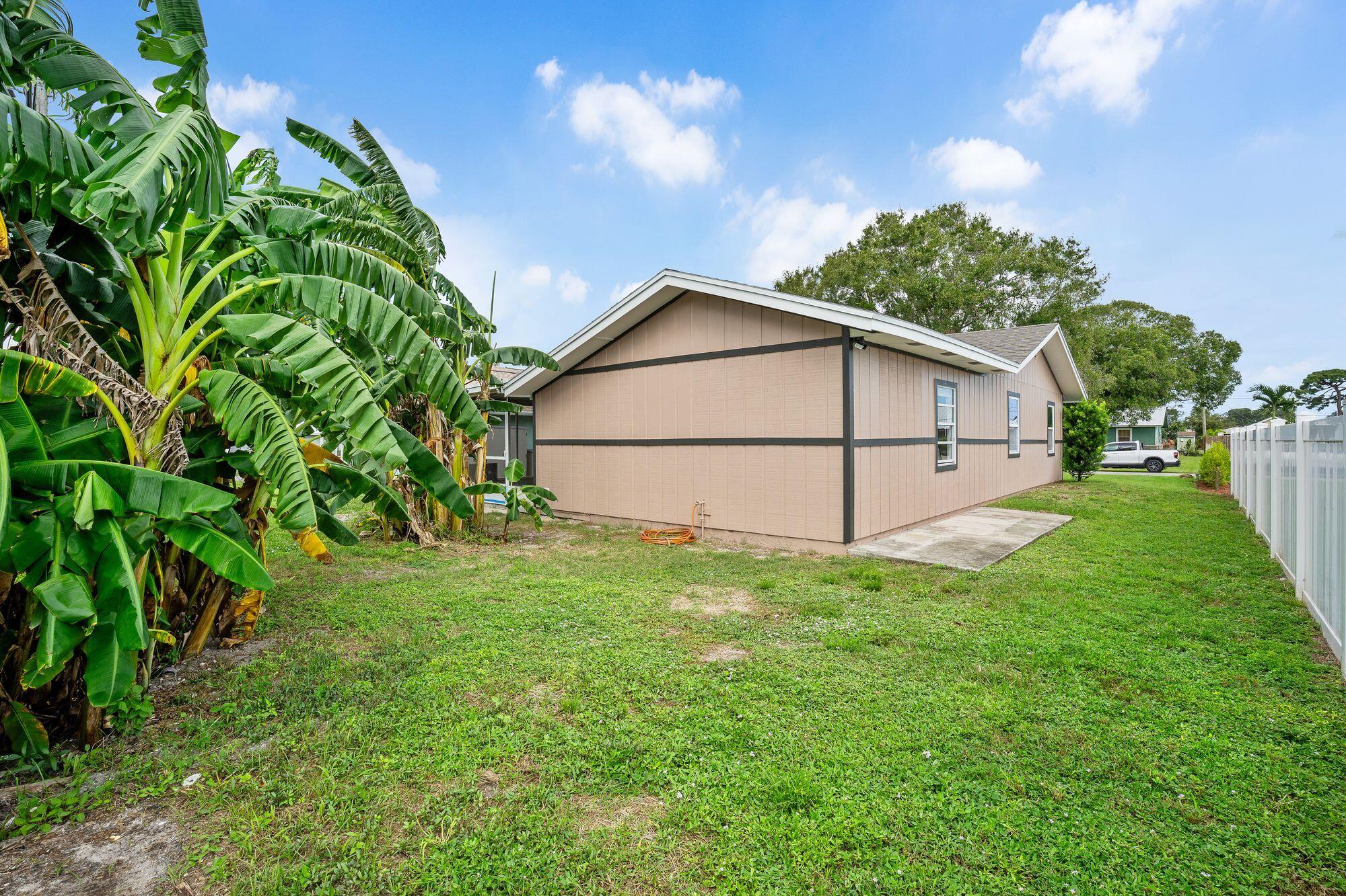 365 16th St Vero Beach, FL 32962