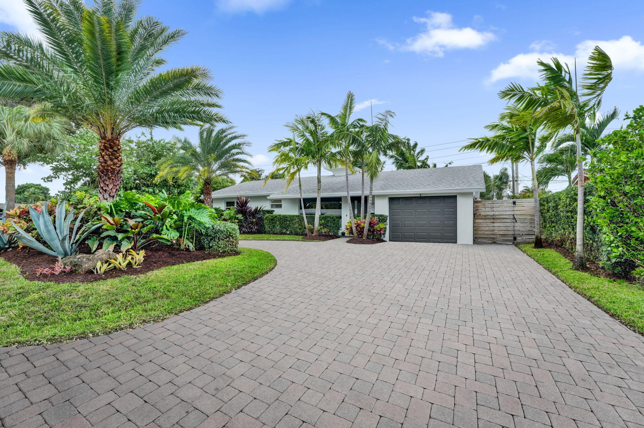 5241 NE 18th Ter
