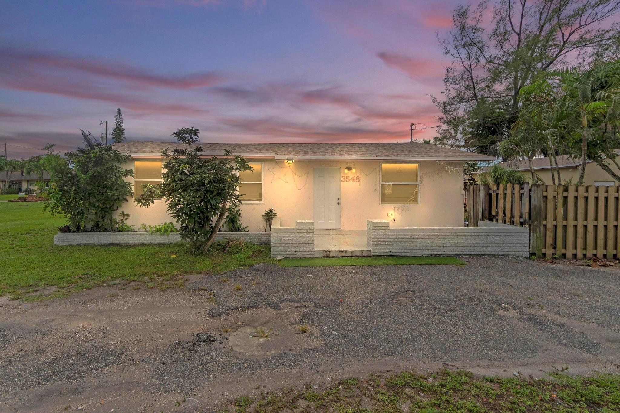 3548 Melaleuca Ln