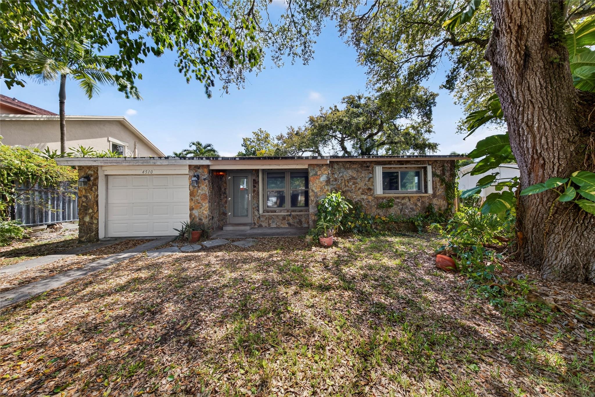 4510 SW 25th Ter