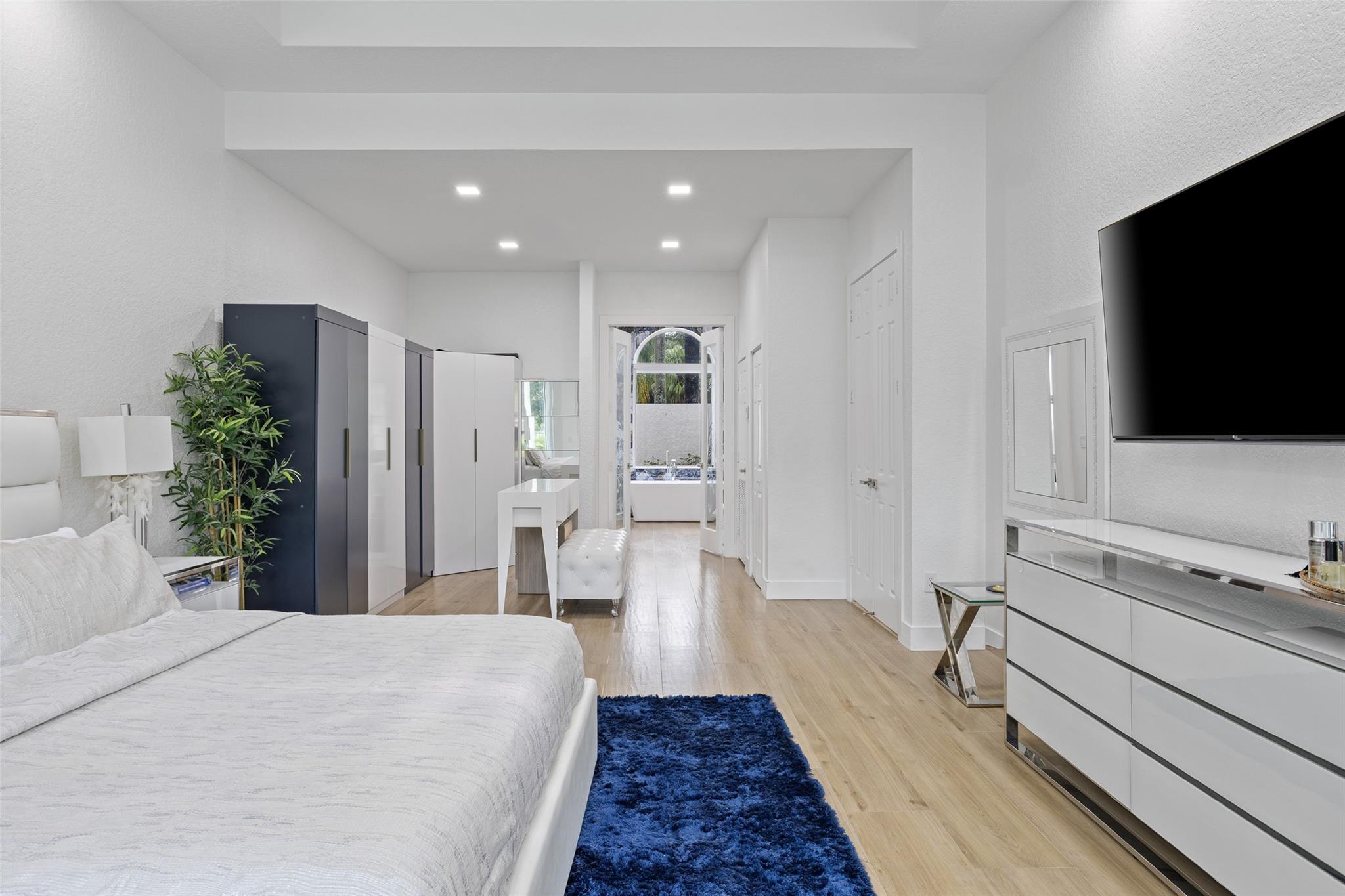 2534 Golf Vw Dr Weston, FL 33327