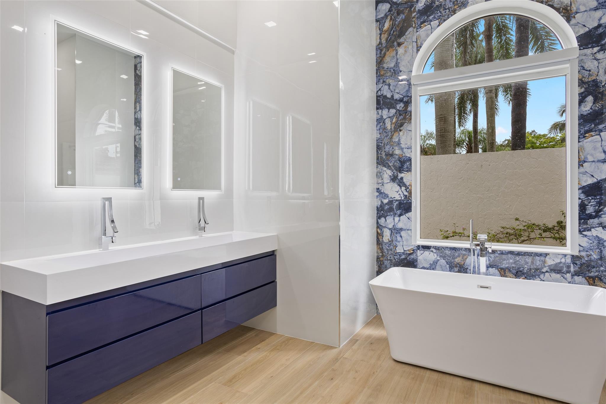 2534 Golf Vw Dr Weston, FL 33327