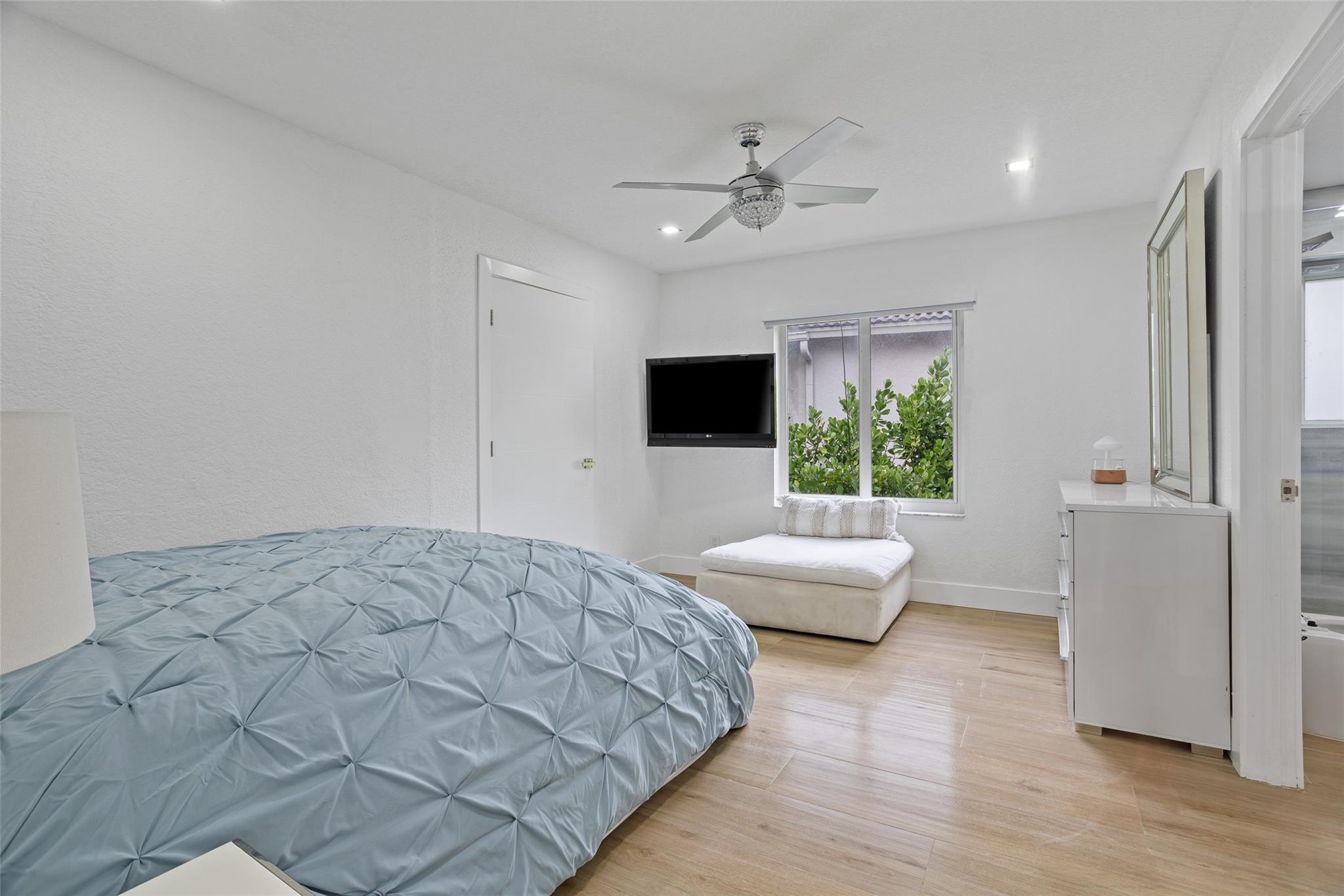 2534 Golf Vw Dr Weston, FL 33327