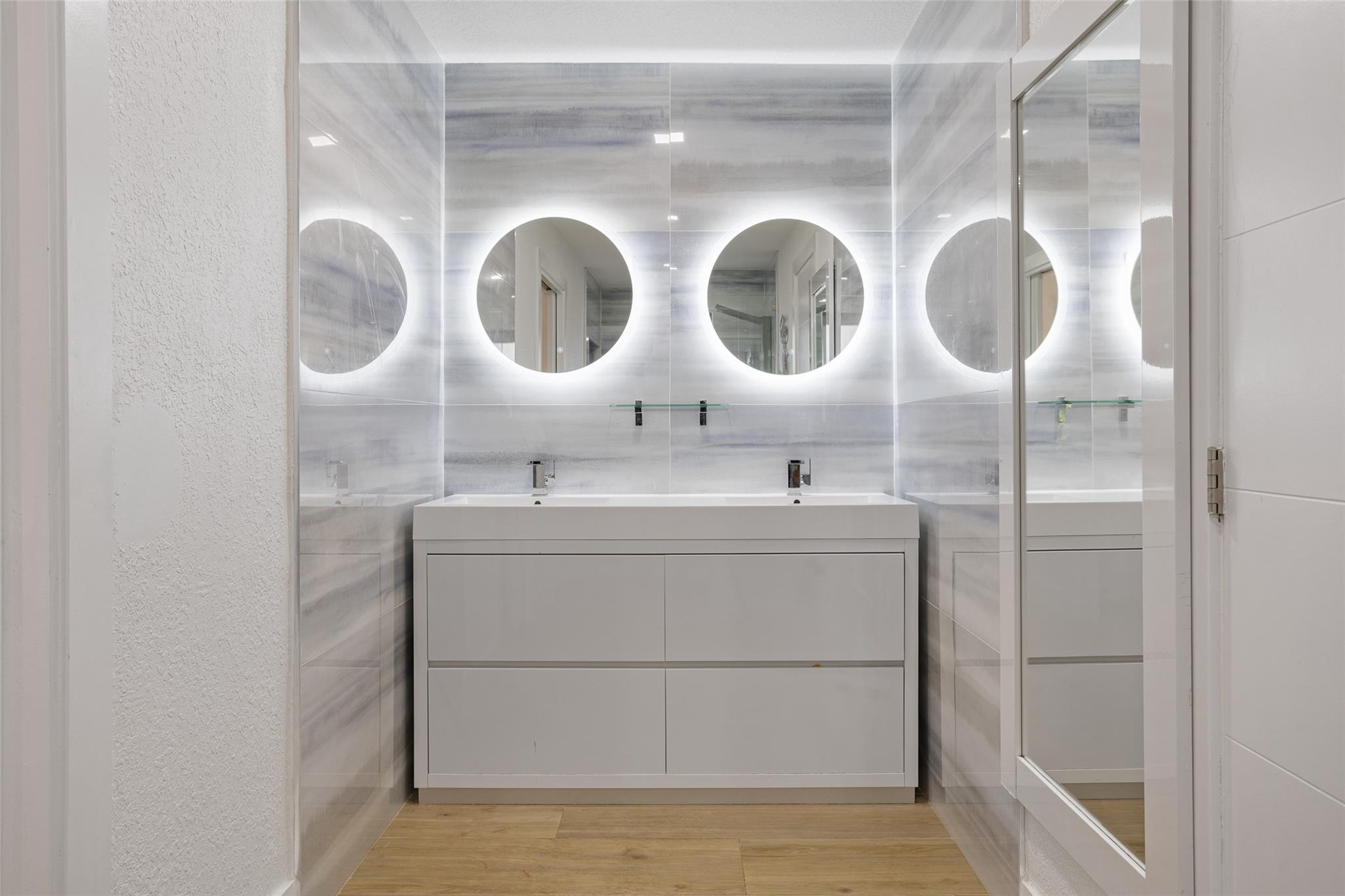 2534 Golf Vw Dr Weston, FL 33327