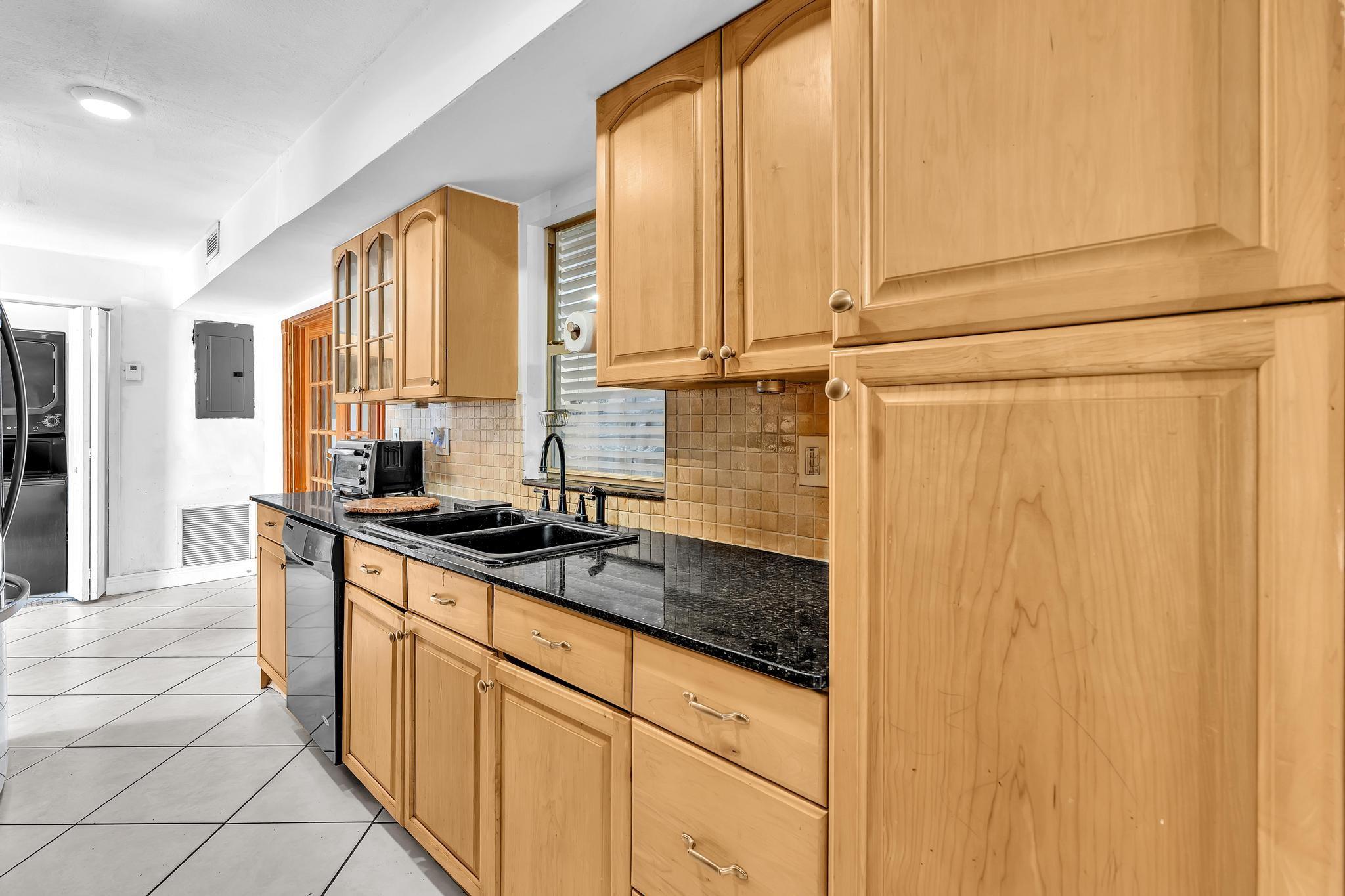 6409 NW 72nd Ave,Tamarac, FL 33321