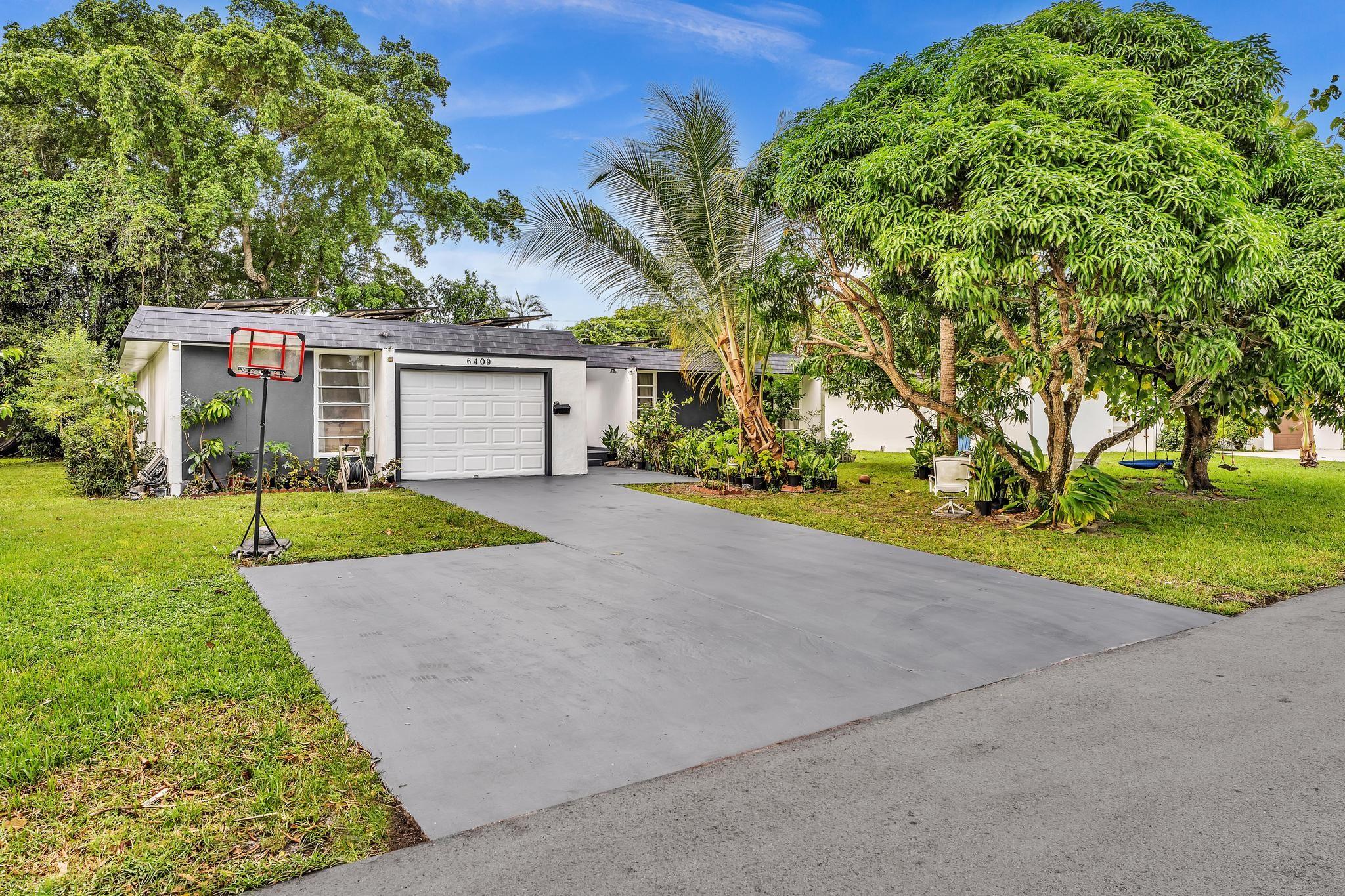 6409 NW 72nd Ave,Tamarac, FL 33321