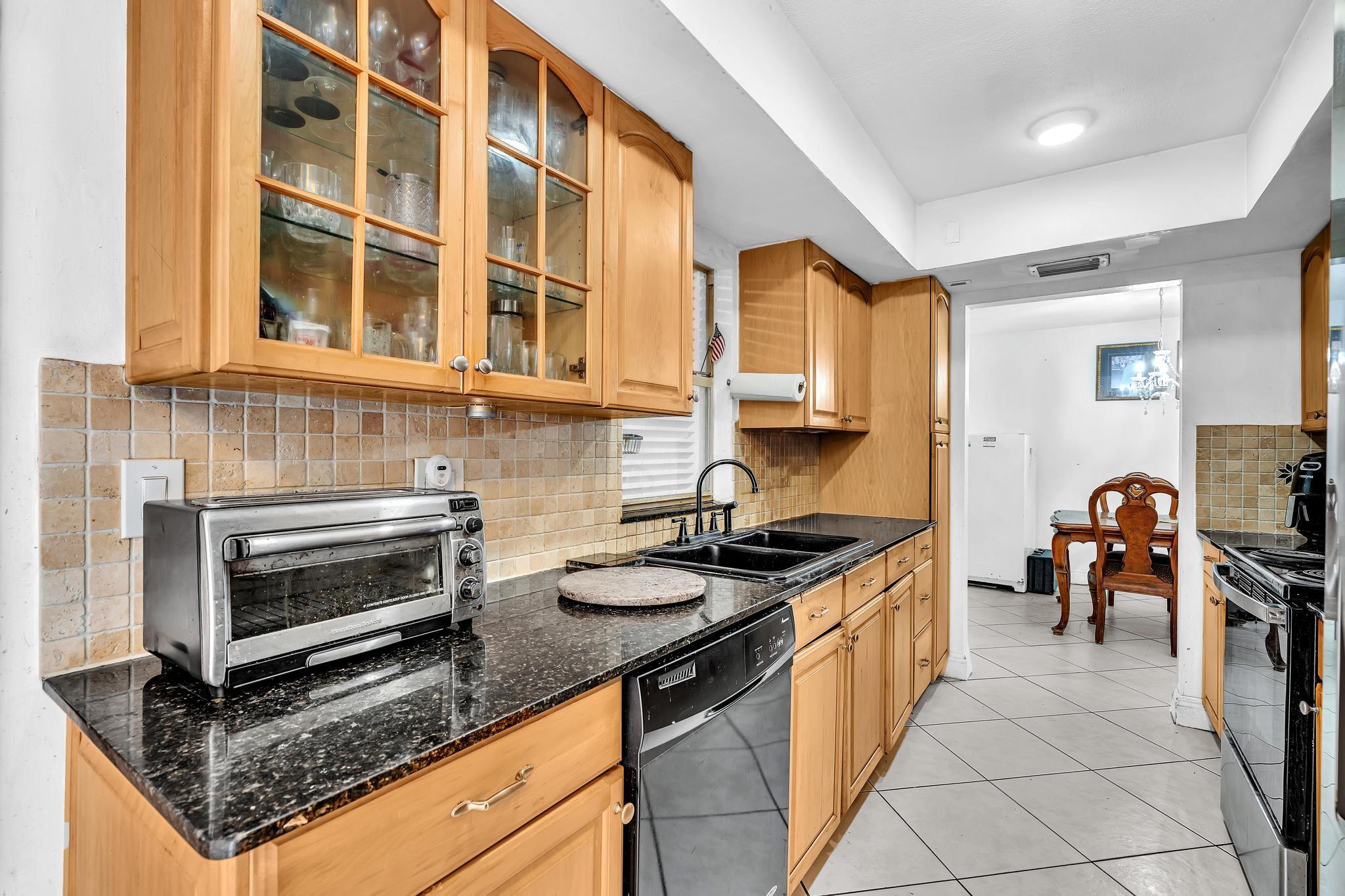 6409 NW 72nd Ave,Tamarac, FL 33321