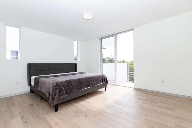 700 NE 14th #206 Fort Lauderdale, FL 33304