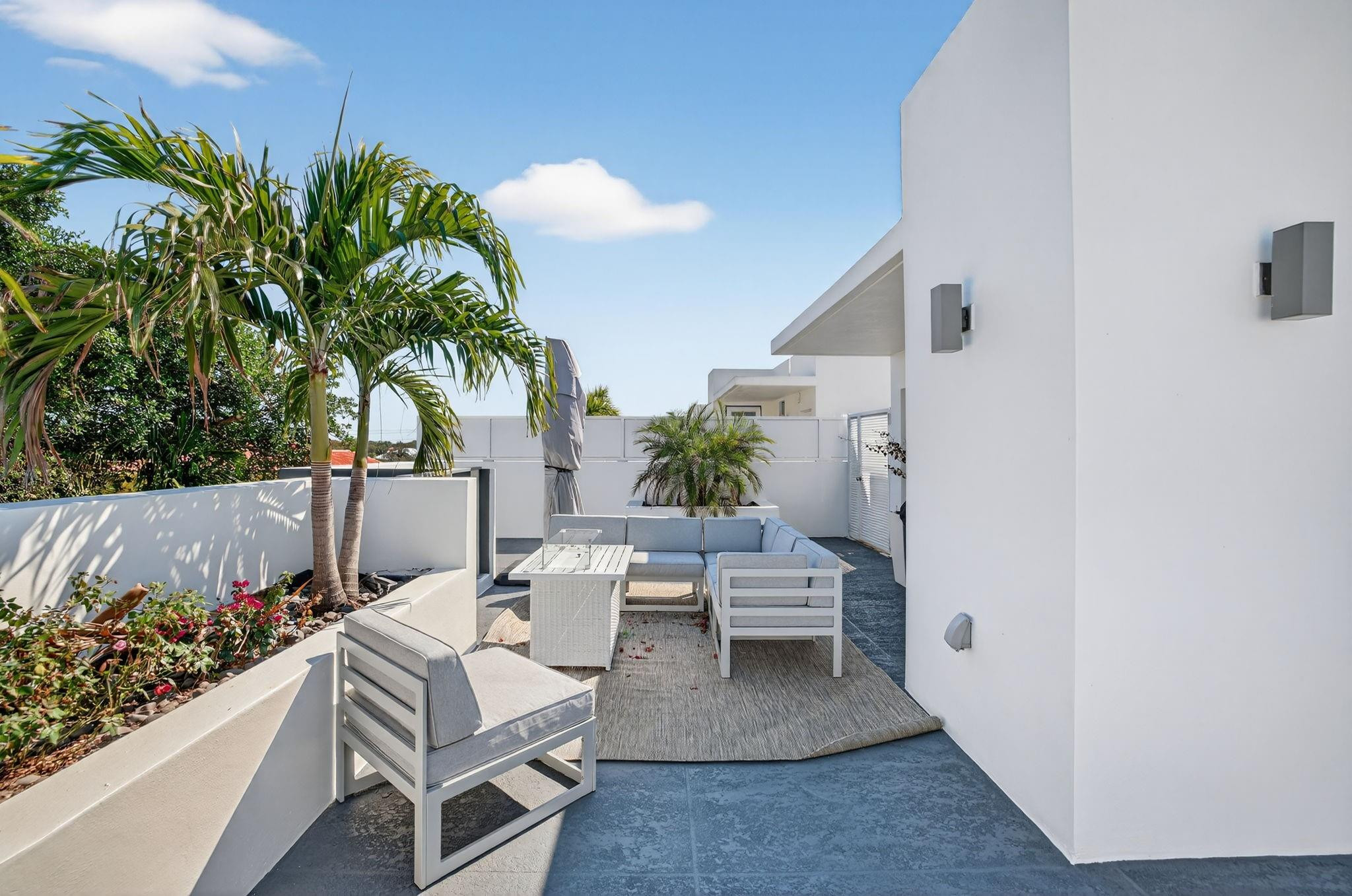 700 NE 14th #206 Fort Lauderdale, FL 33304