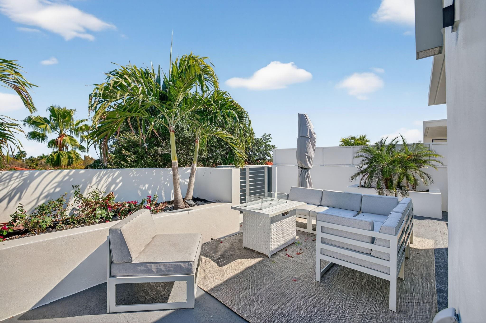 700 NE 14th #206 Fort Lauderdale, FL 33304