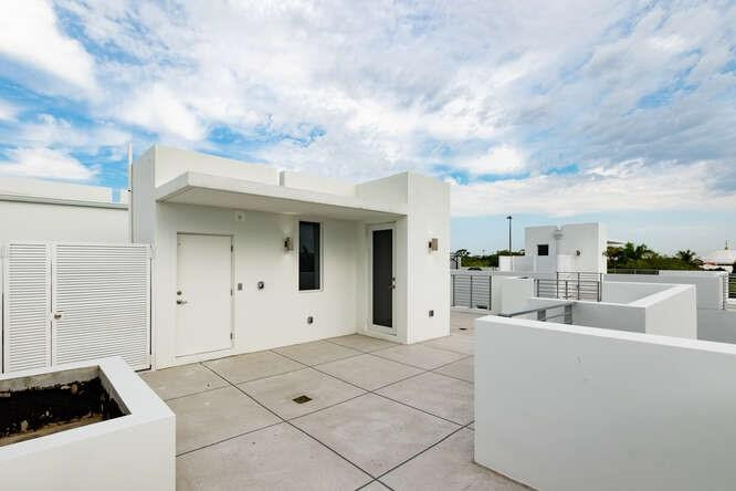 700 NE 14th #206 Fort Lauderdale, FL 33304