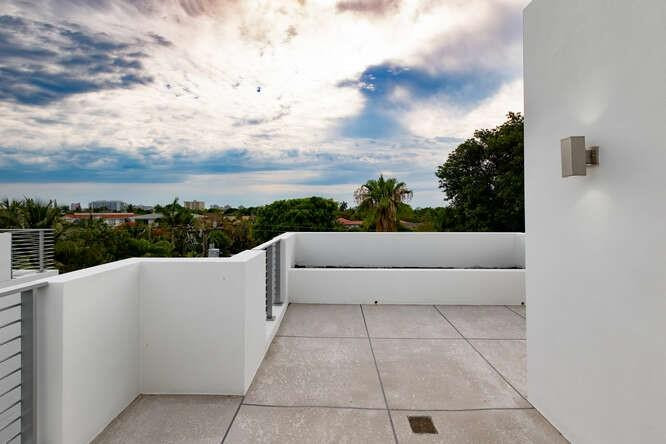 700 NE 14th #206 Fort Lauderdale, FL 33304