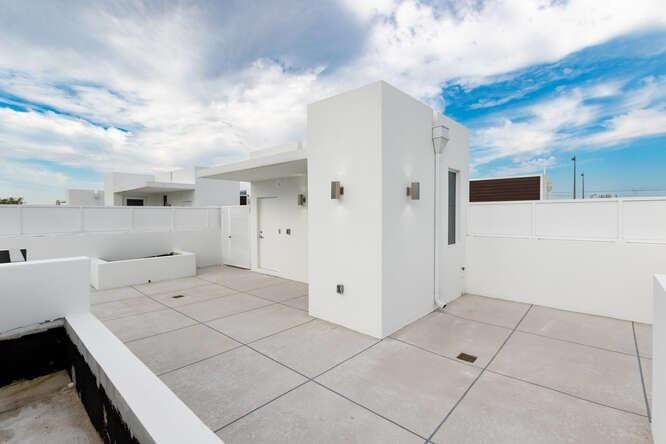 700 NE 14th #206 Fort Lauderdale, FL 33304