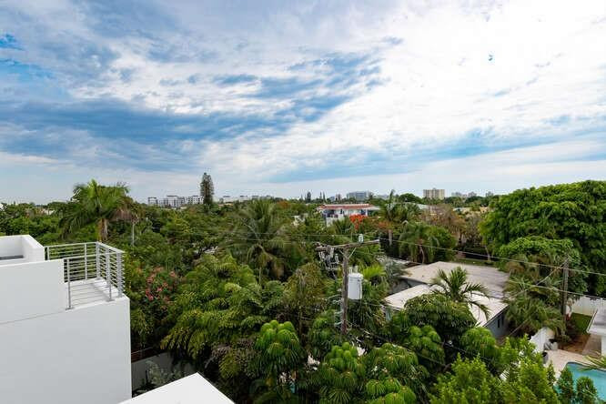 700 NE 14th #206 Fort Lauderdale, FL 33304