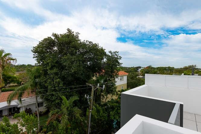 700 NE 14th #206 Fort Lauderdale, FL 33304