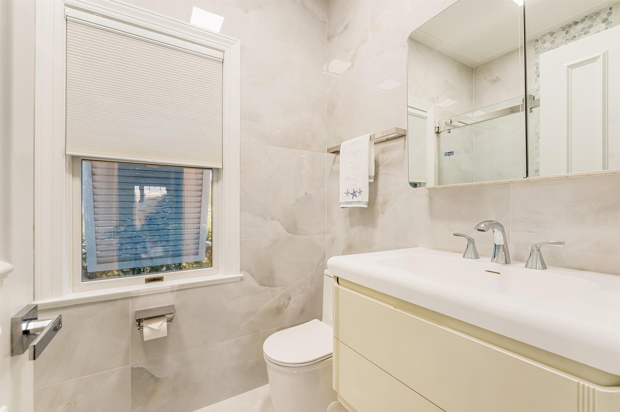 107 River Oak Dr Indian River Shores, FL 32963