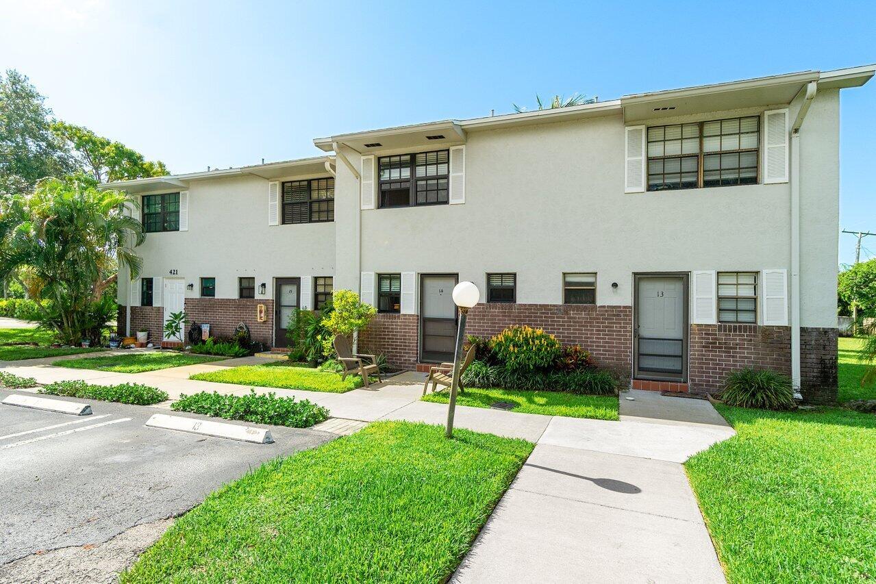 421 N Cypress Dr #15