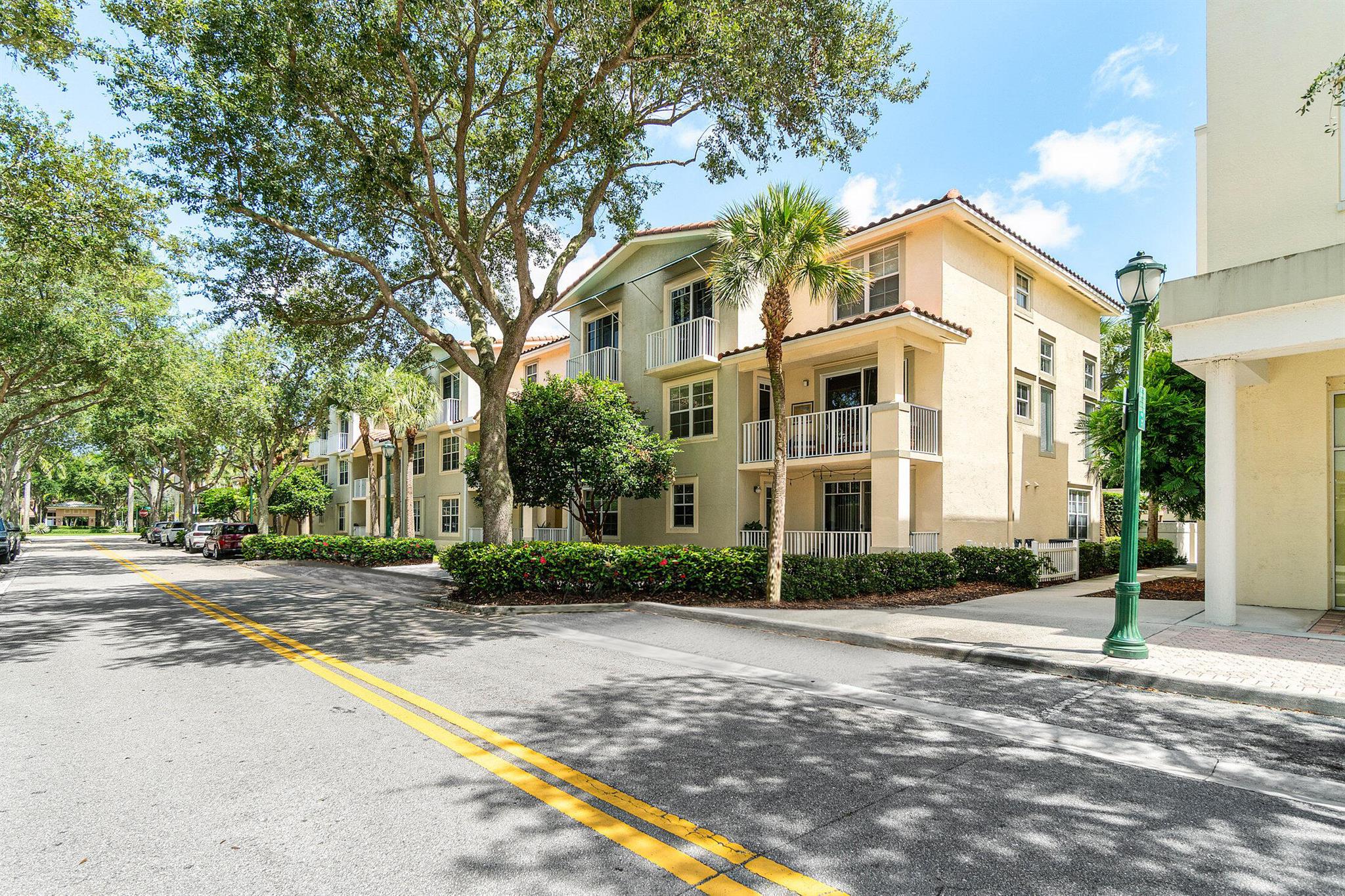 1136 Town Ctr Dr #25
