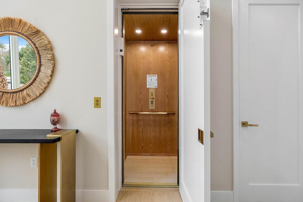 909 Bond Way Delray Beach, FL 33483