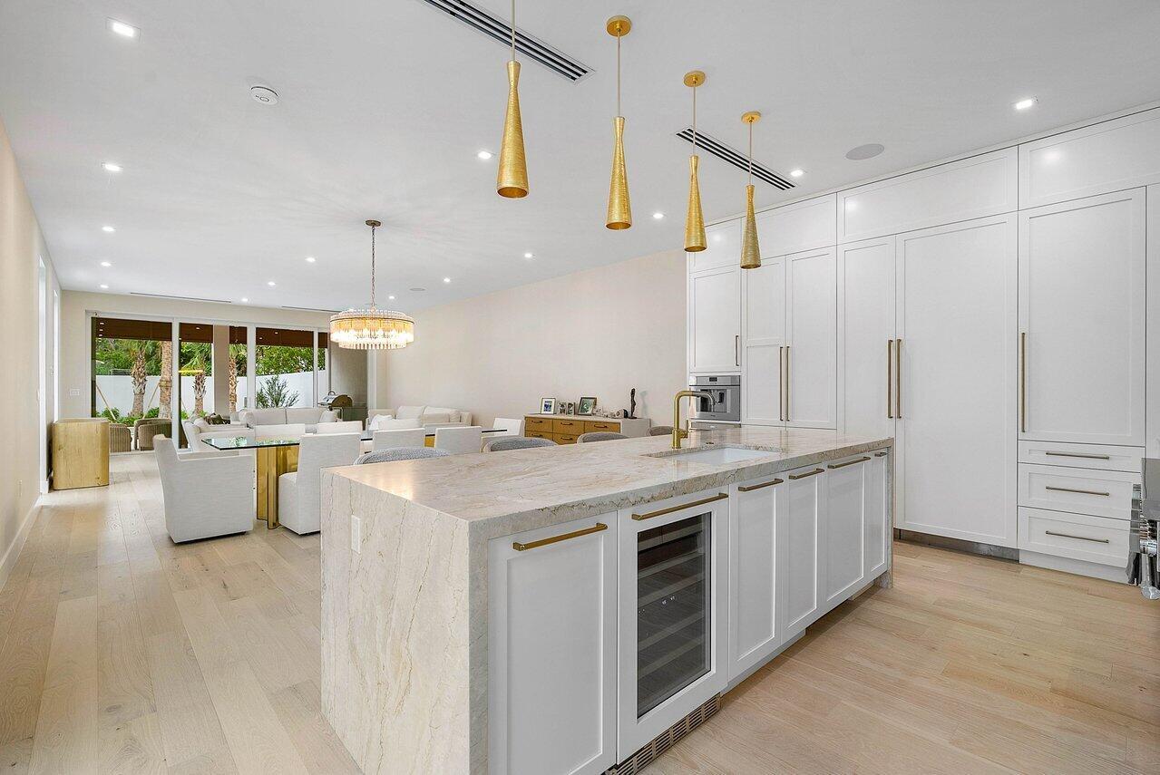 909 Bond Way Delray Beach, FL 33483