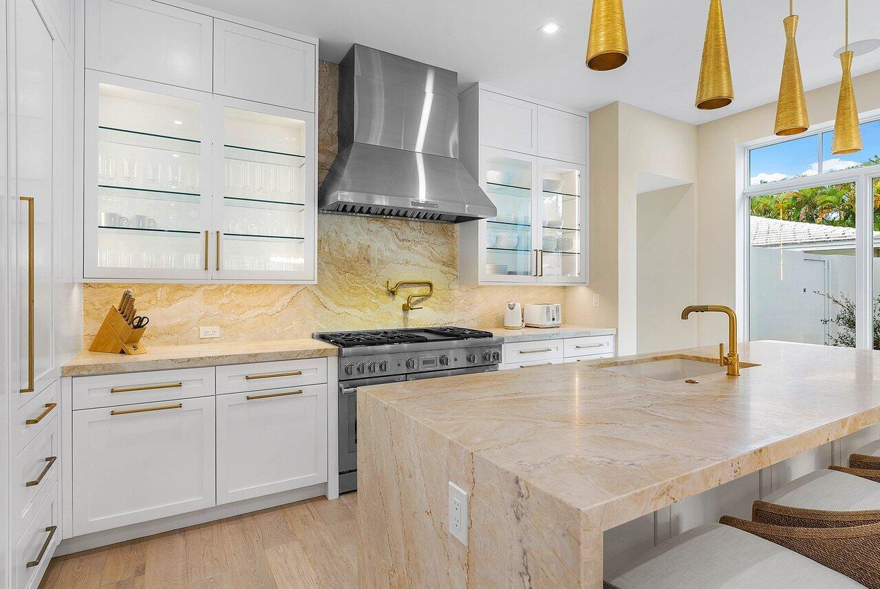 909 Bond Way Delray Beach, FL 33483