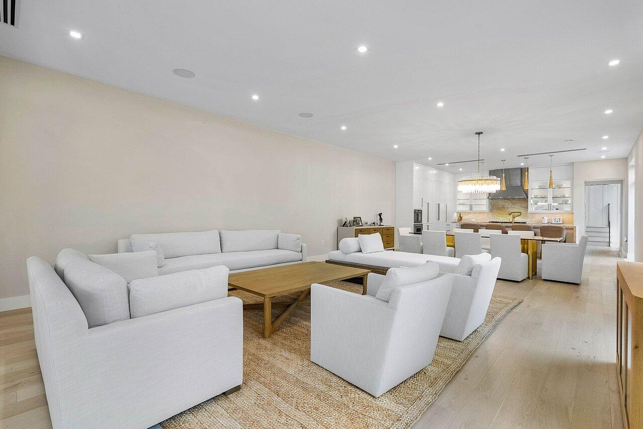 909 Bond Way Delray Beach, FL 33483