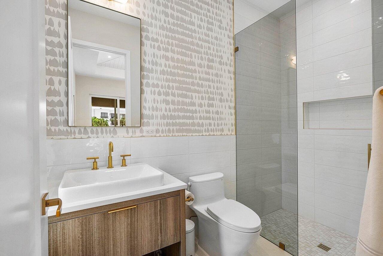 909 Bond Way Delray Beach, FL 33483