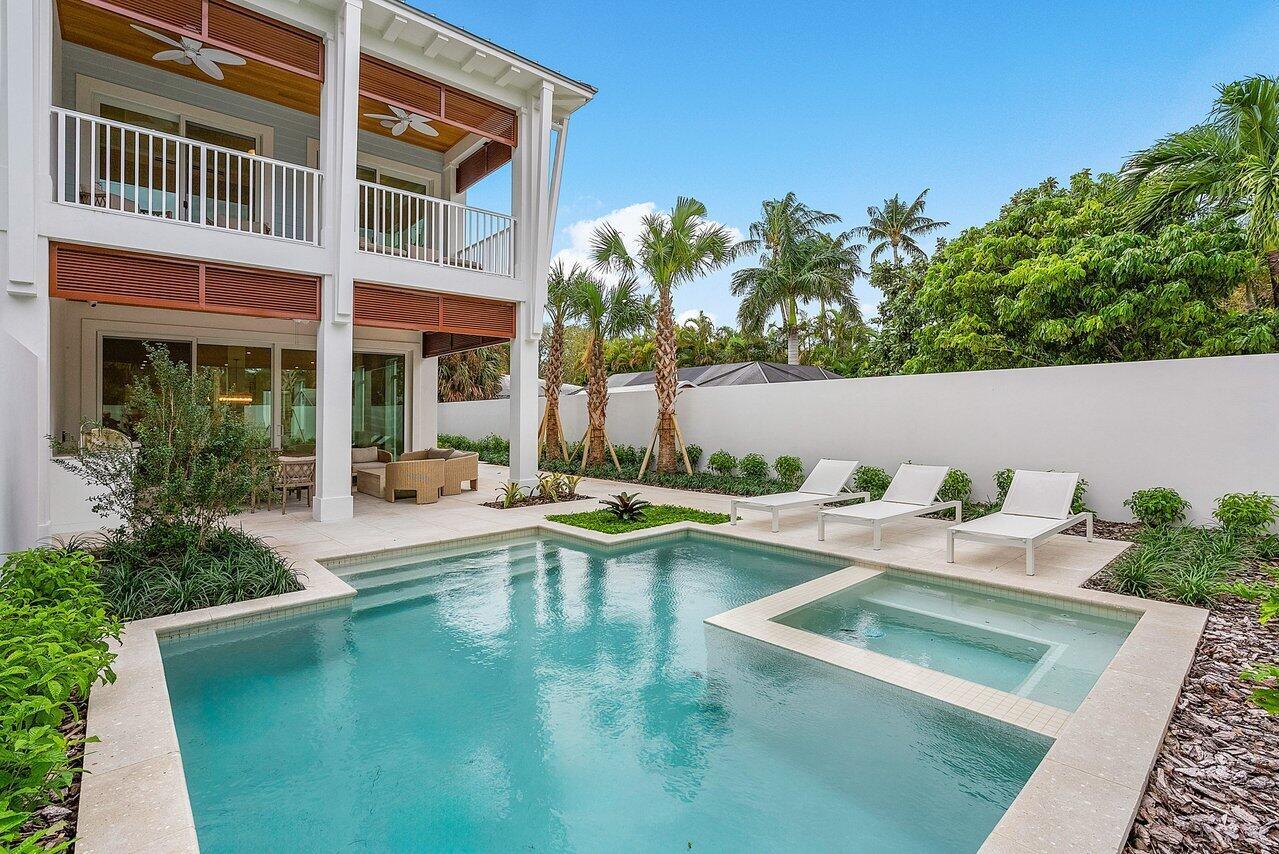 909 Bond Way Delray Beach, FL 33483