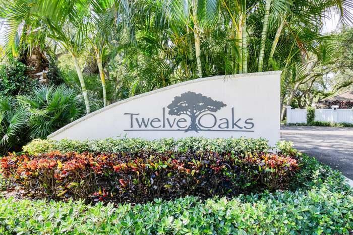 1660 Twelve Oaks Way #207