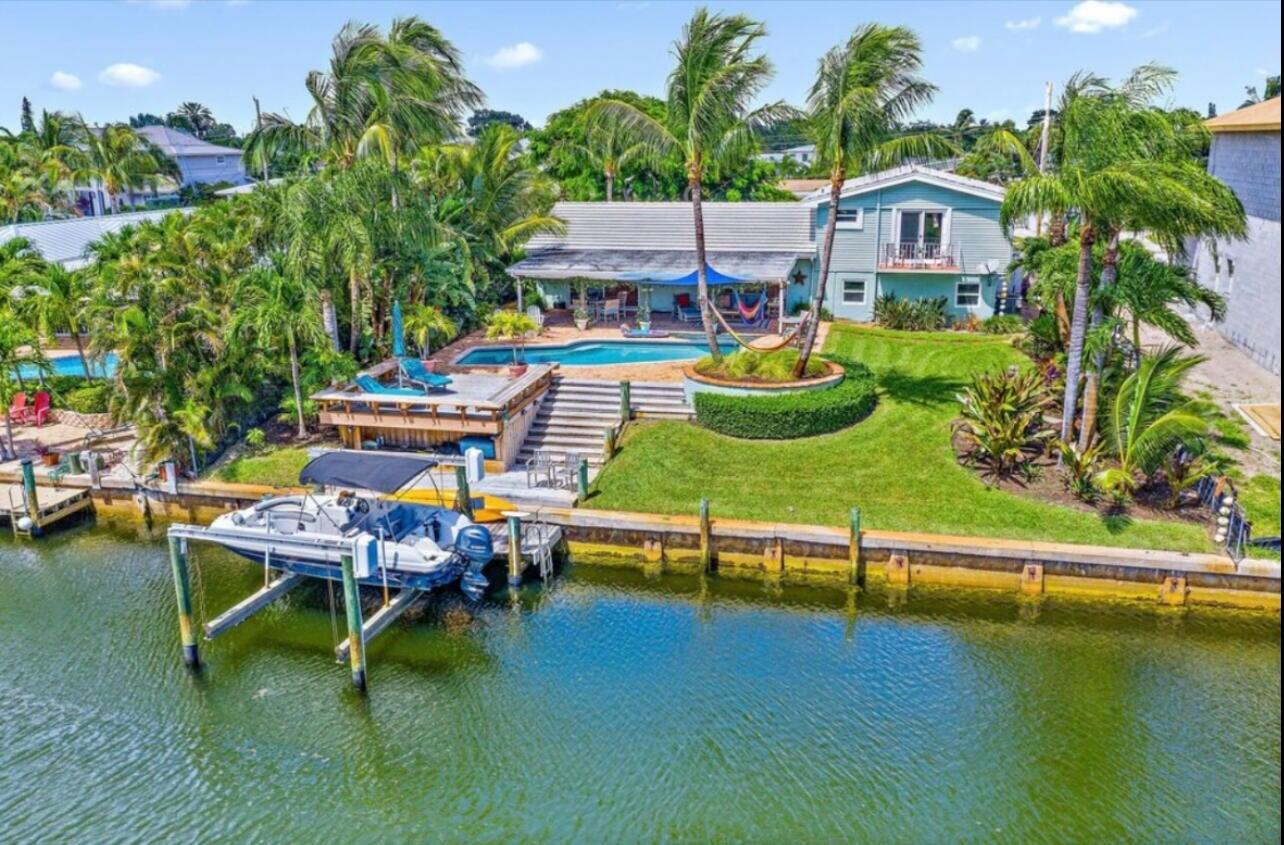 724 Kittyhawk Way