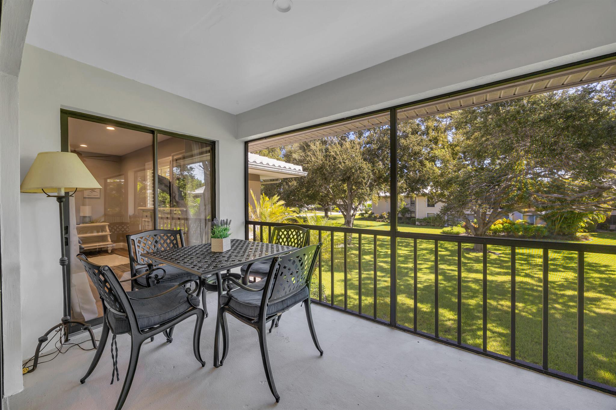 24 SE Turtle Crk Dr #F Tequesta, FL 33469