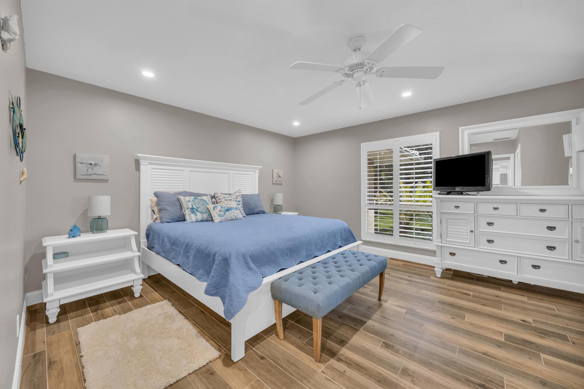 24 SE Turtle Crk Dr #F Tequesta, FL 33469