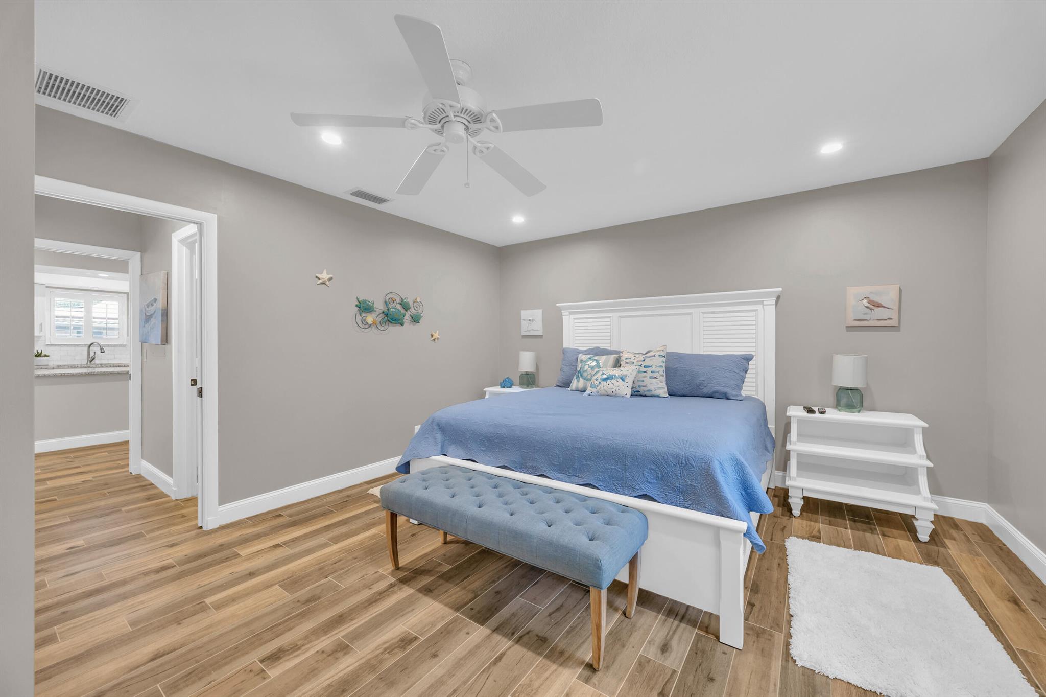 24 SE Turtle Crk Dr #F Tequesta, FL 33469