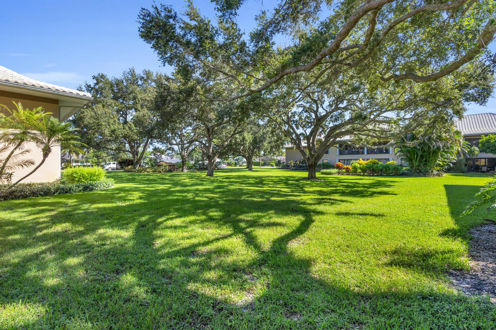 24 SE Turtle Crk Dr #F Tequesta, FL 33469