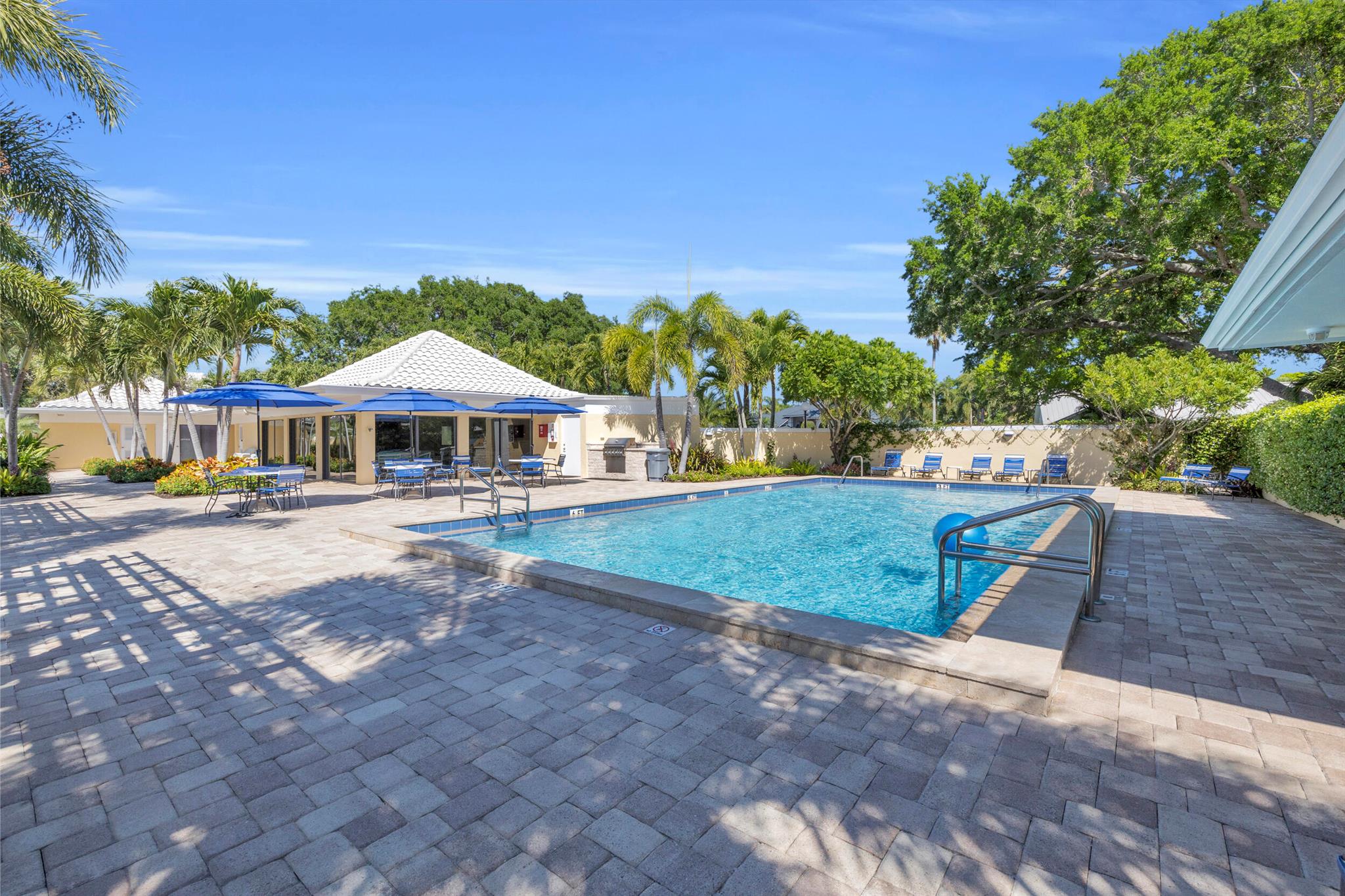 24 SE Turtle Crk Dr #F Tequesta, FL 33469