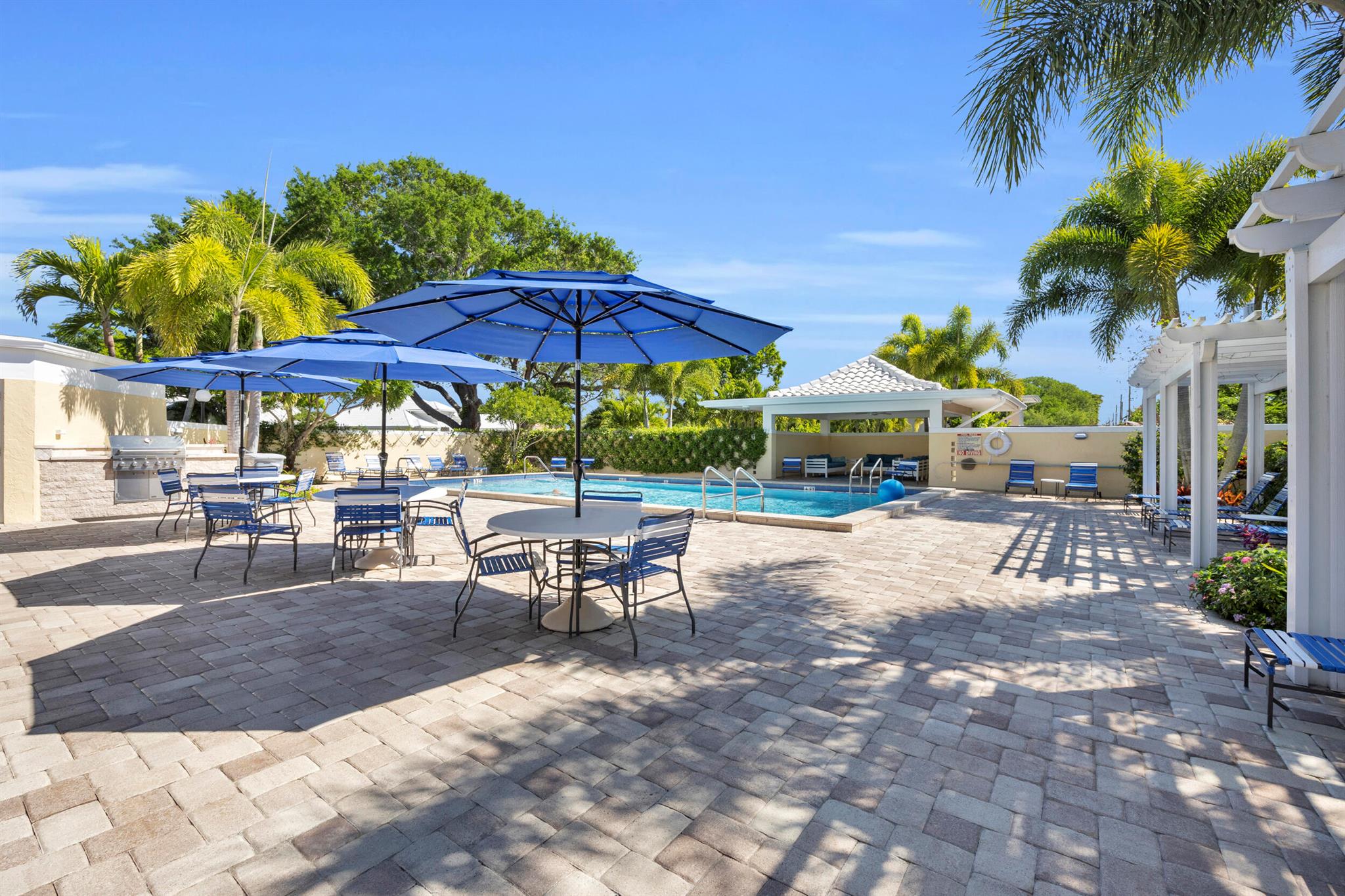 24 SE Turtle Crk Dr #F Tequesta, FL 33469