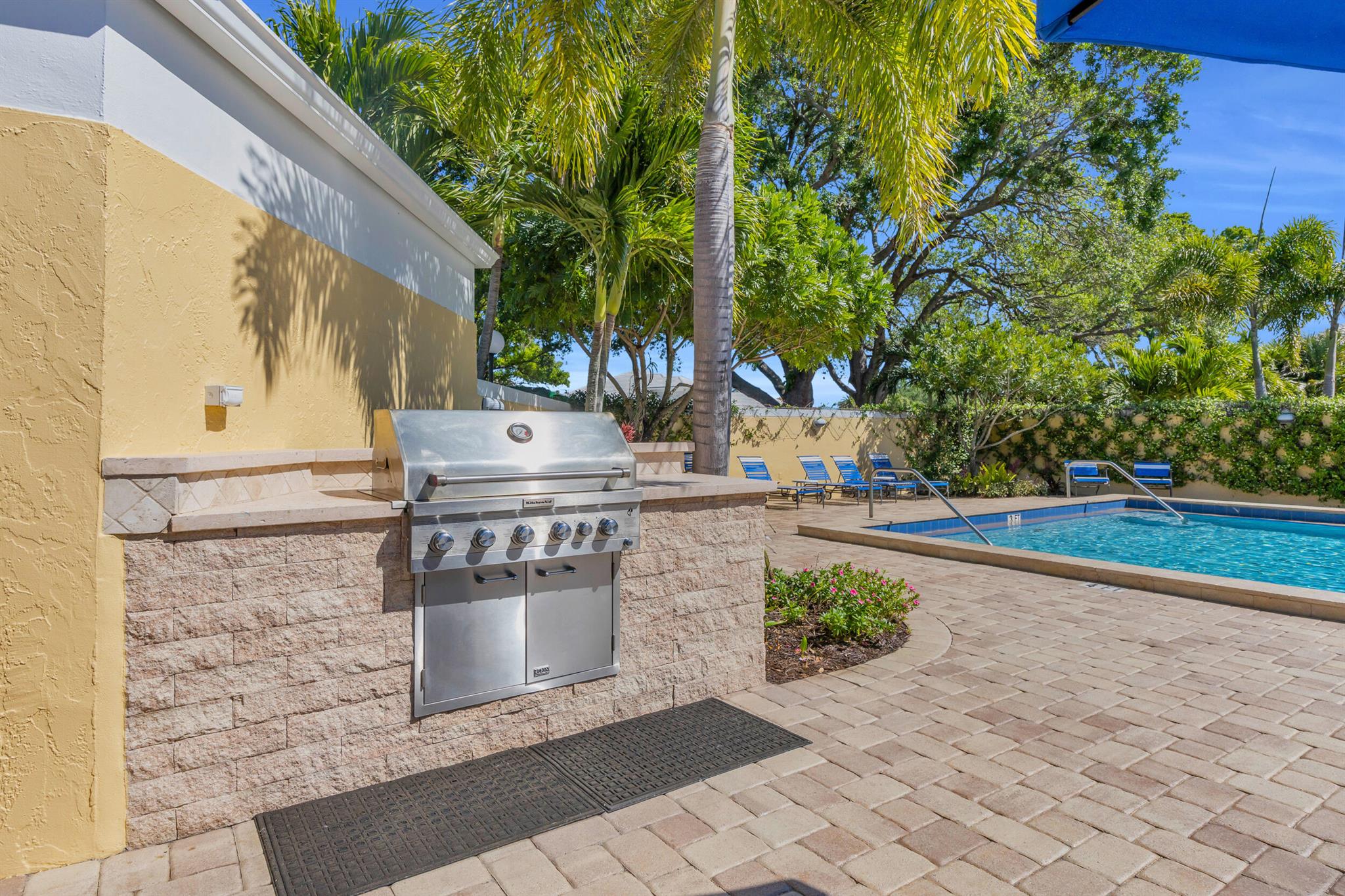 24 SE Turtle Crk Dr #F Tequesta, FL 33469