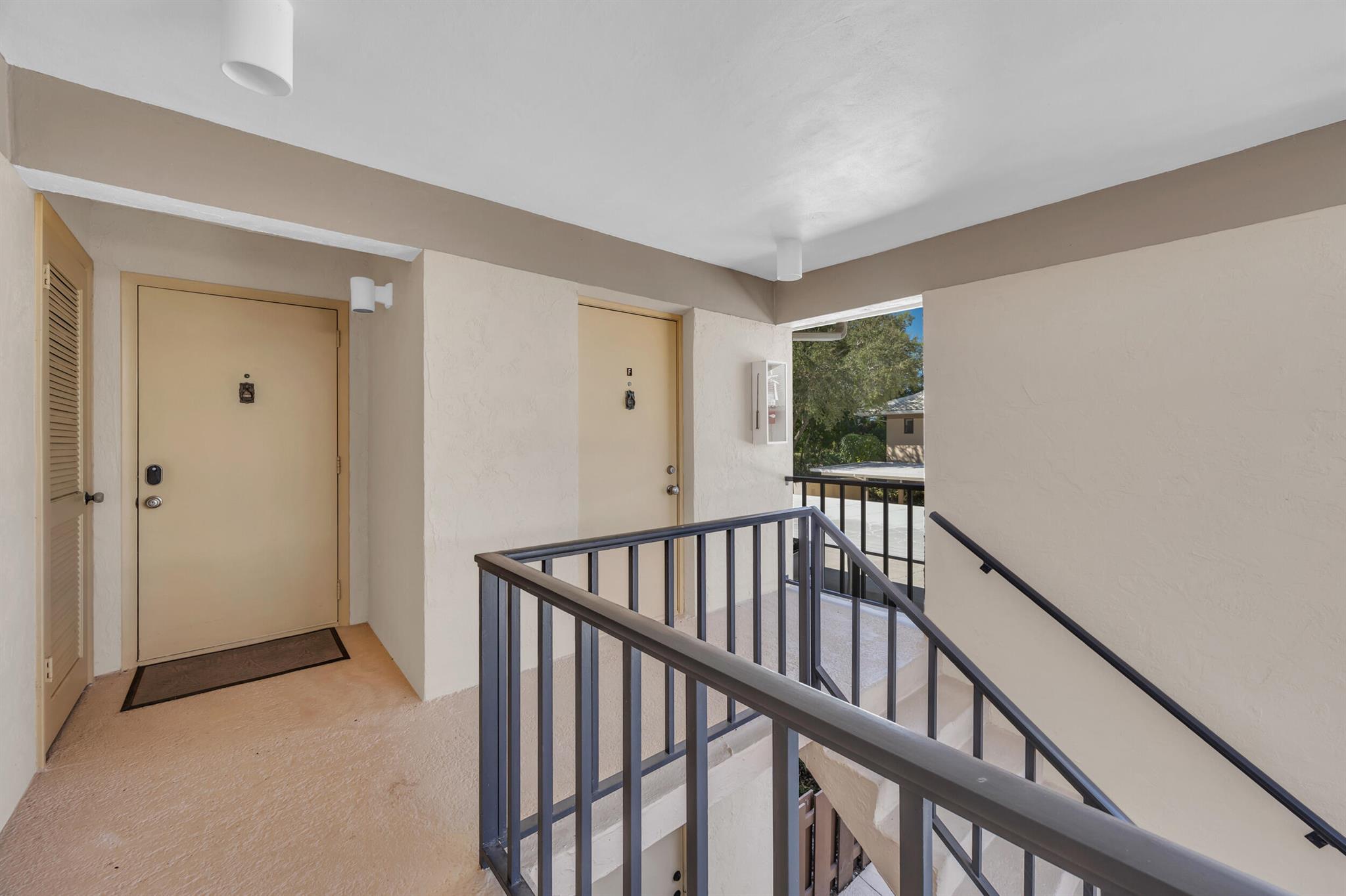 24 SE Turtle Crk Dr #F Tequesta, FL 33469