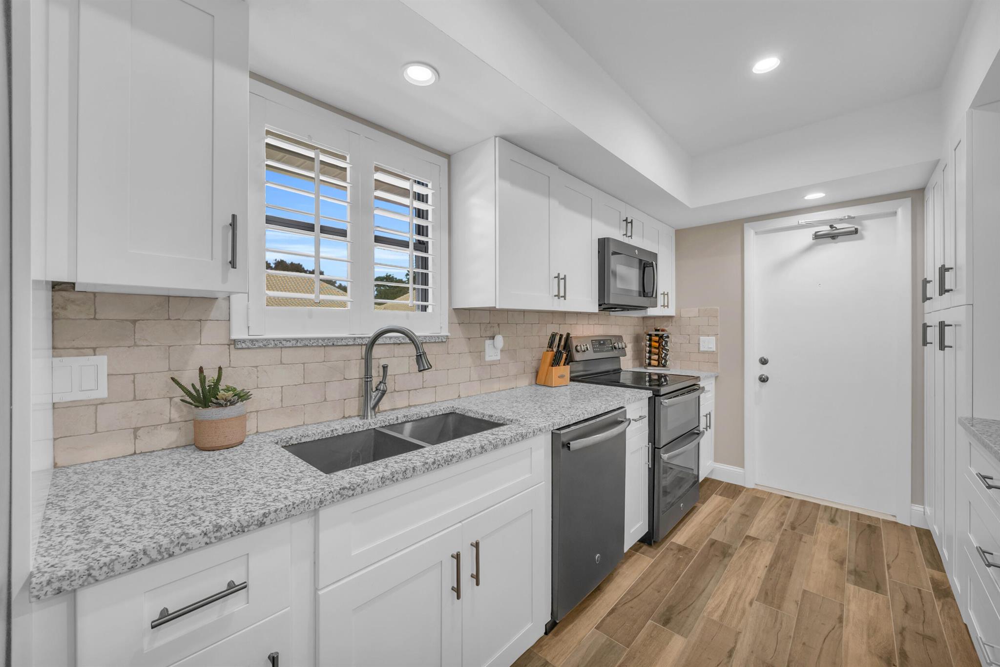 24 SE Turtle Crk Dr #F Tequesta, FL 33469