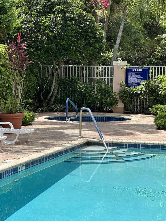 1200 Town Ctr #428 Jupiter, FL 33458